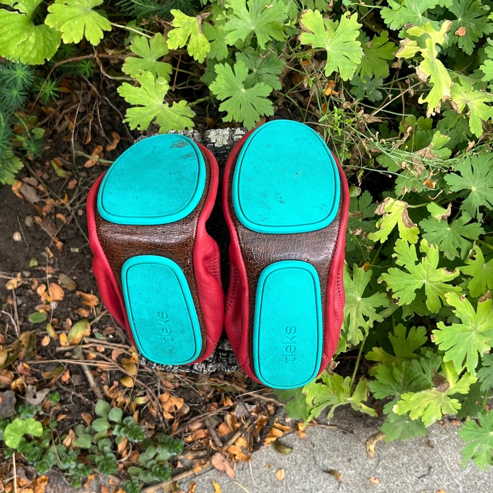 LIKE NEW! Tieks Ballet Flats in Color Cardinal Red Leather - Size Women’s 6 - Picture 8 of 9